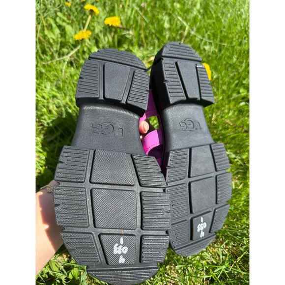 NEW Girls UGG Ashton Sandals, Size 1 - Picture 4 of 5